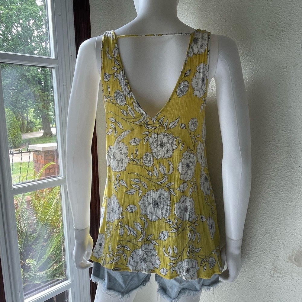 Lush Floral tank top - Picture 7 of 8